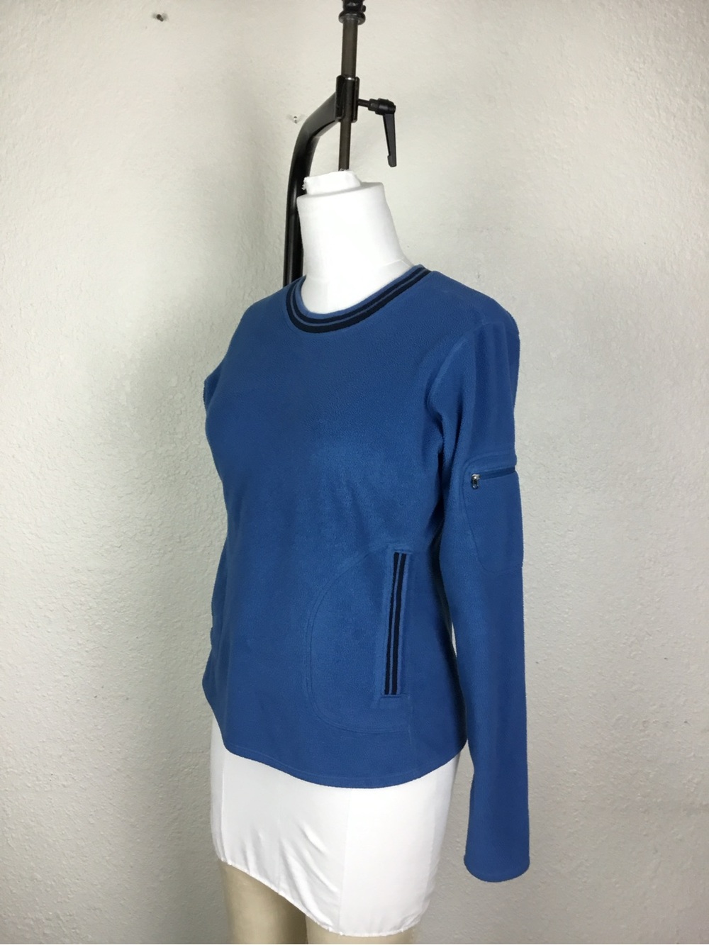 Blue Women's Long Sleeve Crewneck Top Patagonia Size M Rear Vintage Sweatshirt